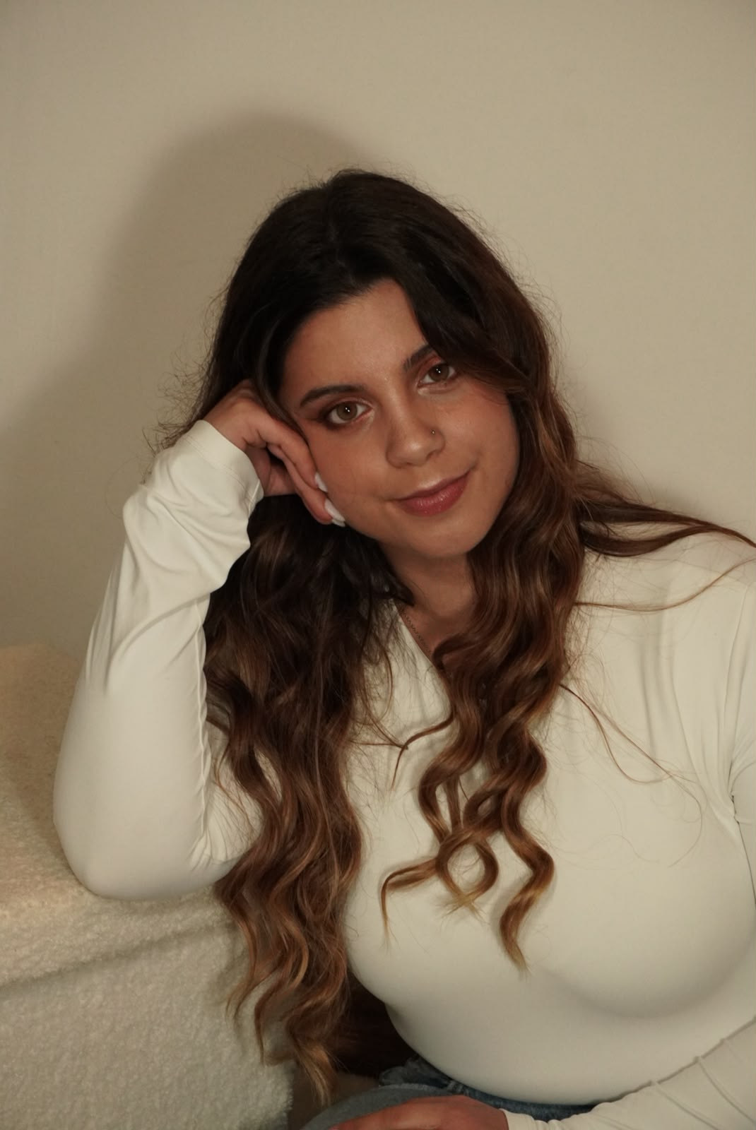 Mariana Rocha, técnica de unhas e pestanas no studio em Canedo